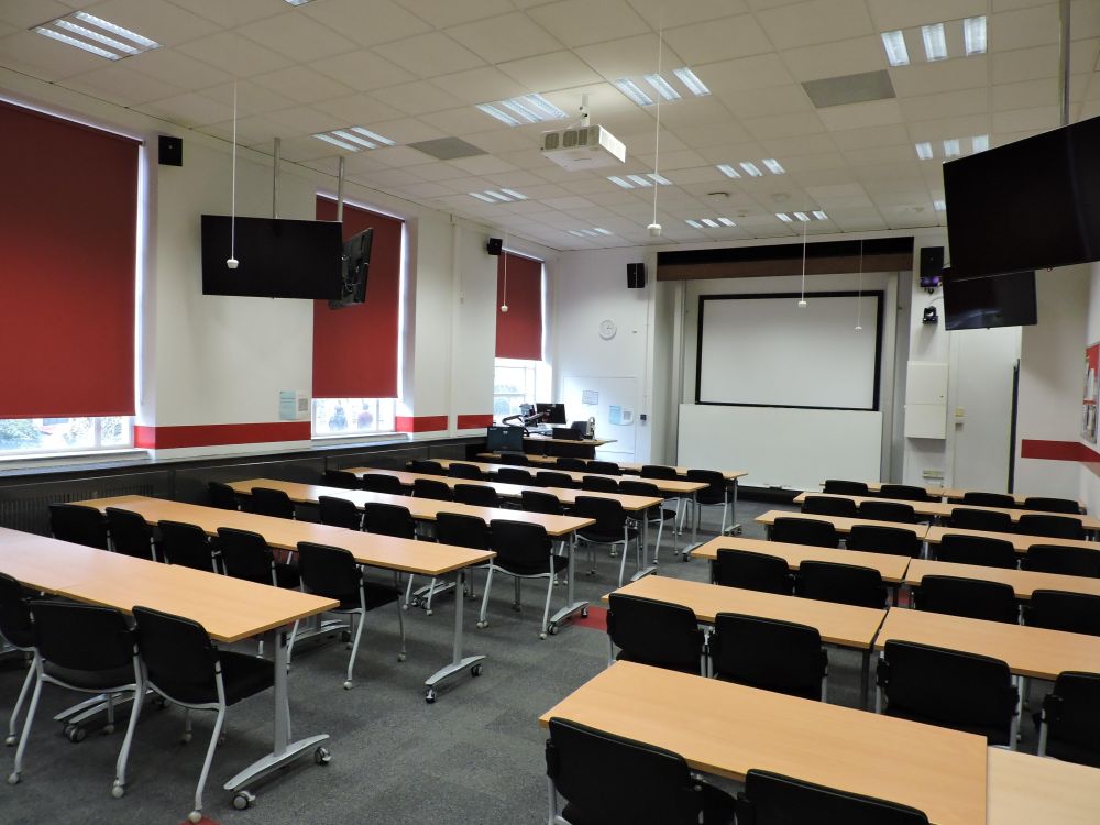 A multimode room with tables and chairs