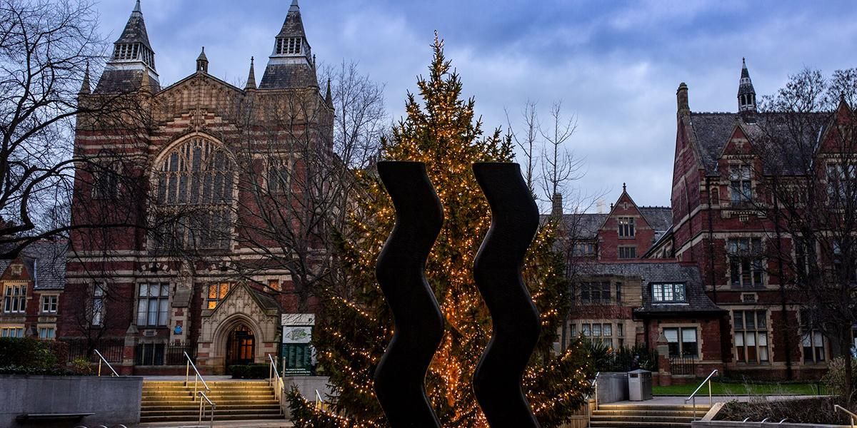 Christmas tree and the Sign for Art statue in front of the Great Hall