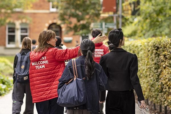 Welcome team member leading a campus tour for new students