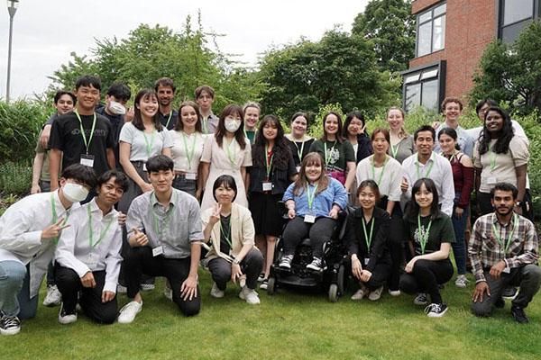 Group photo of a Leeds KAIST leadership programme cohort